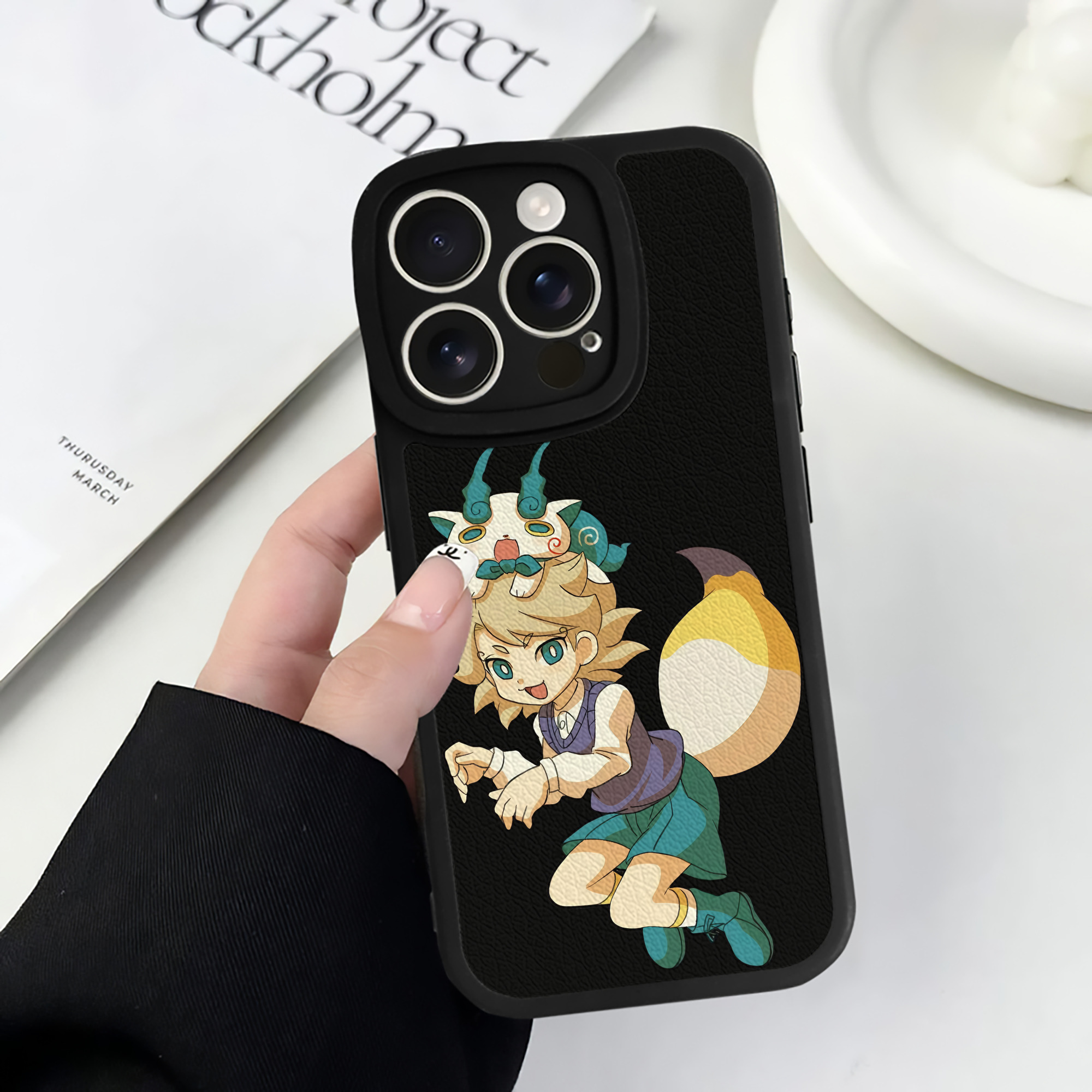 （画像用） 妖怪ウォッチ Yo-kai Watch 【iPhone 16シリーズ対応】シリコンスマホケース（レザー調） 材質：シリコン